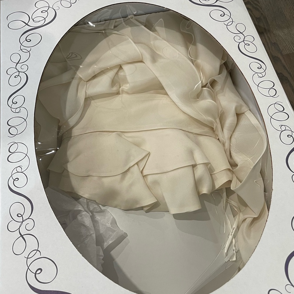 Vera Wang Fern Wedding Dress! - Picture 5 of 7